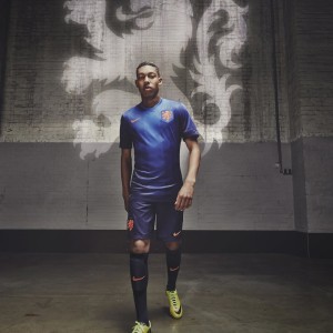 体育竞猜网站-数字游侠与钢铁蓝狮，当Karsa十连胜碰撞切尔西极限挑战，十连胜电竞王者对决钢铁蓝狮！Karsa与切尔西的极限交锋